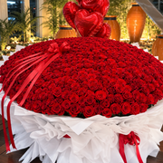 501 red roses bouquet