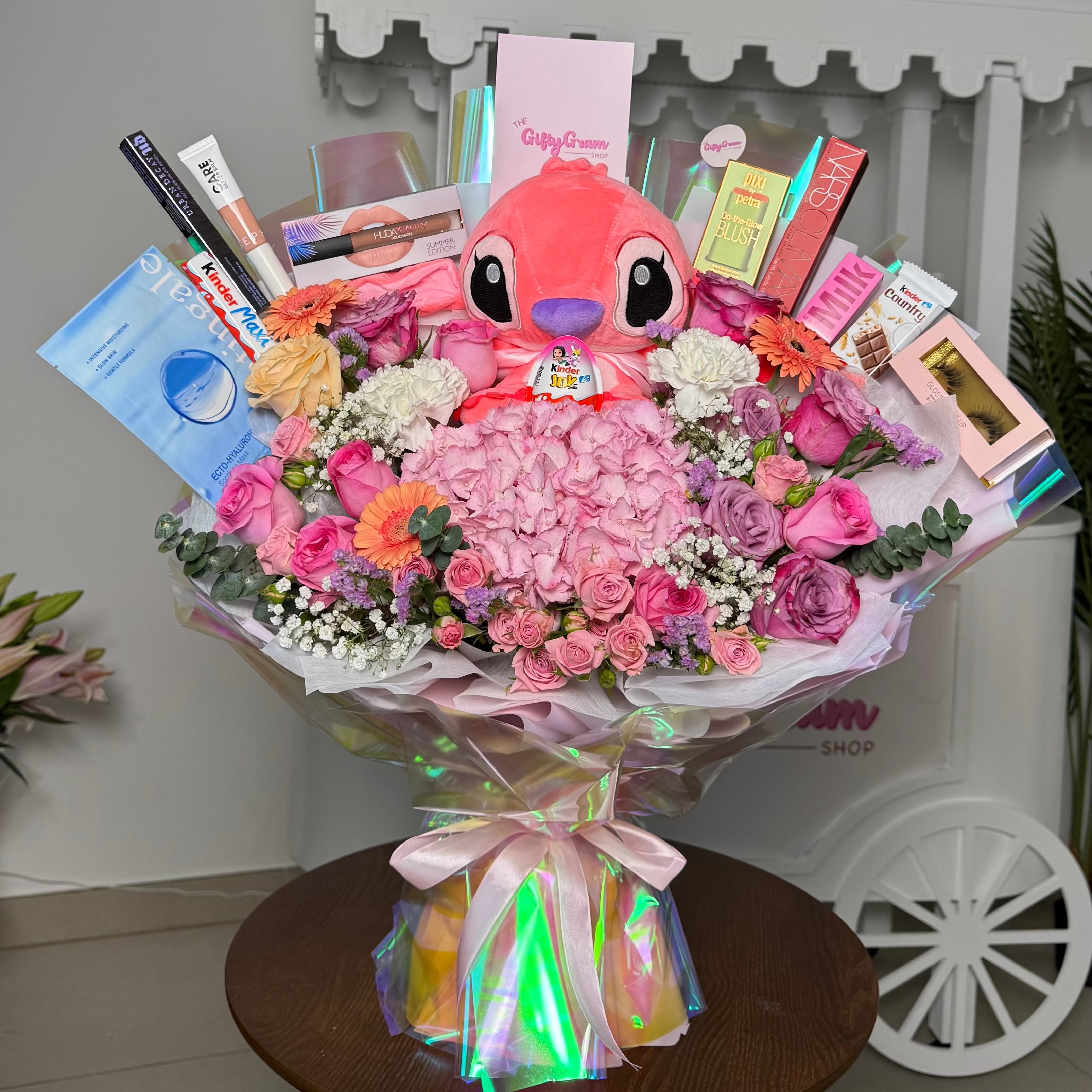 MakeUp Bouquet with pink stitch