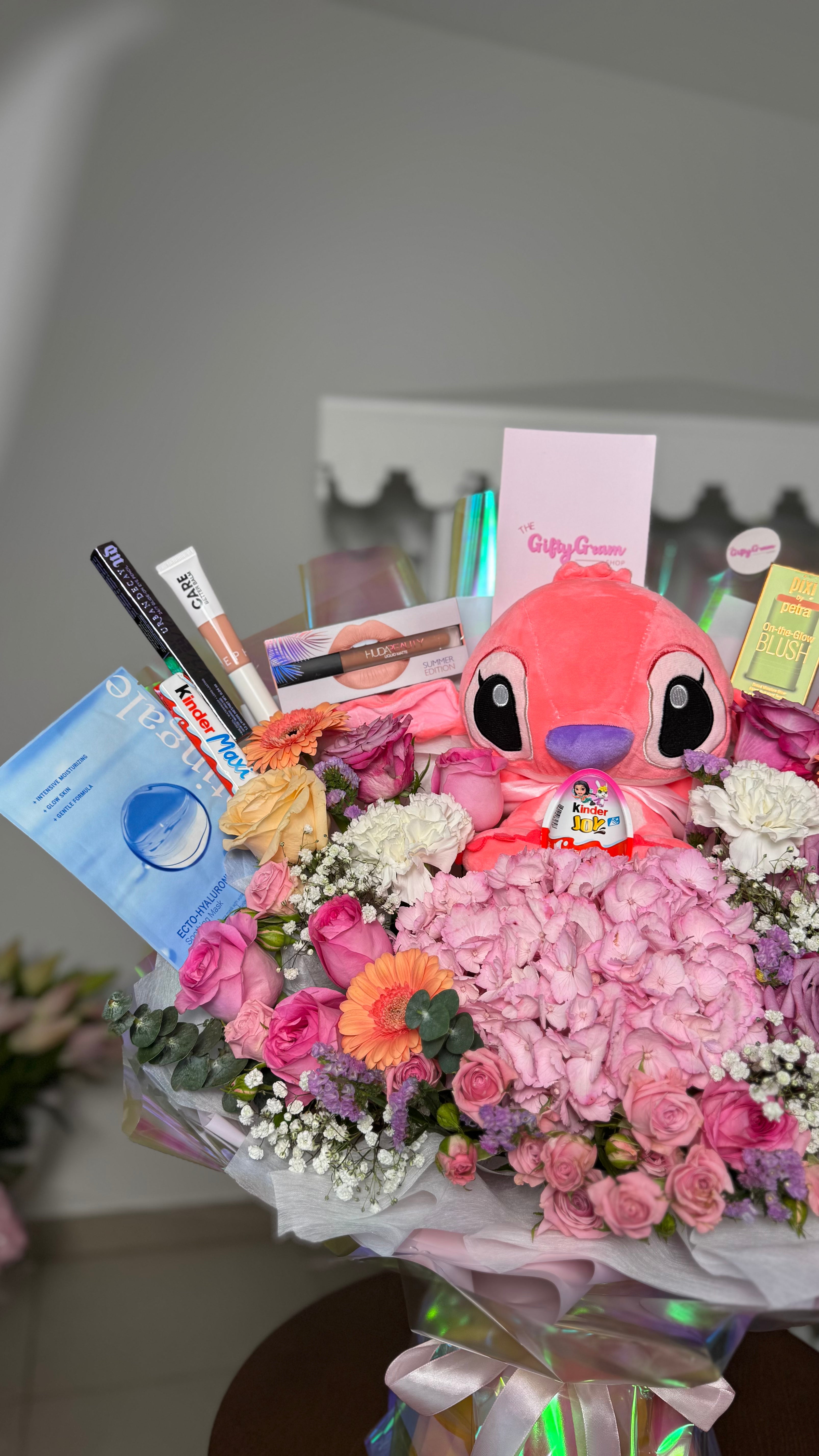 MakeUp Bouquet with pink stitch