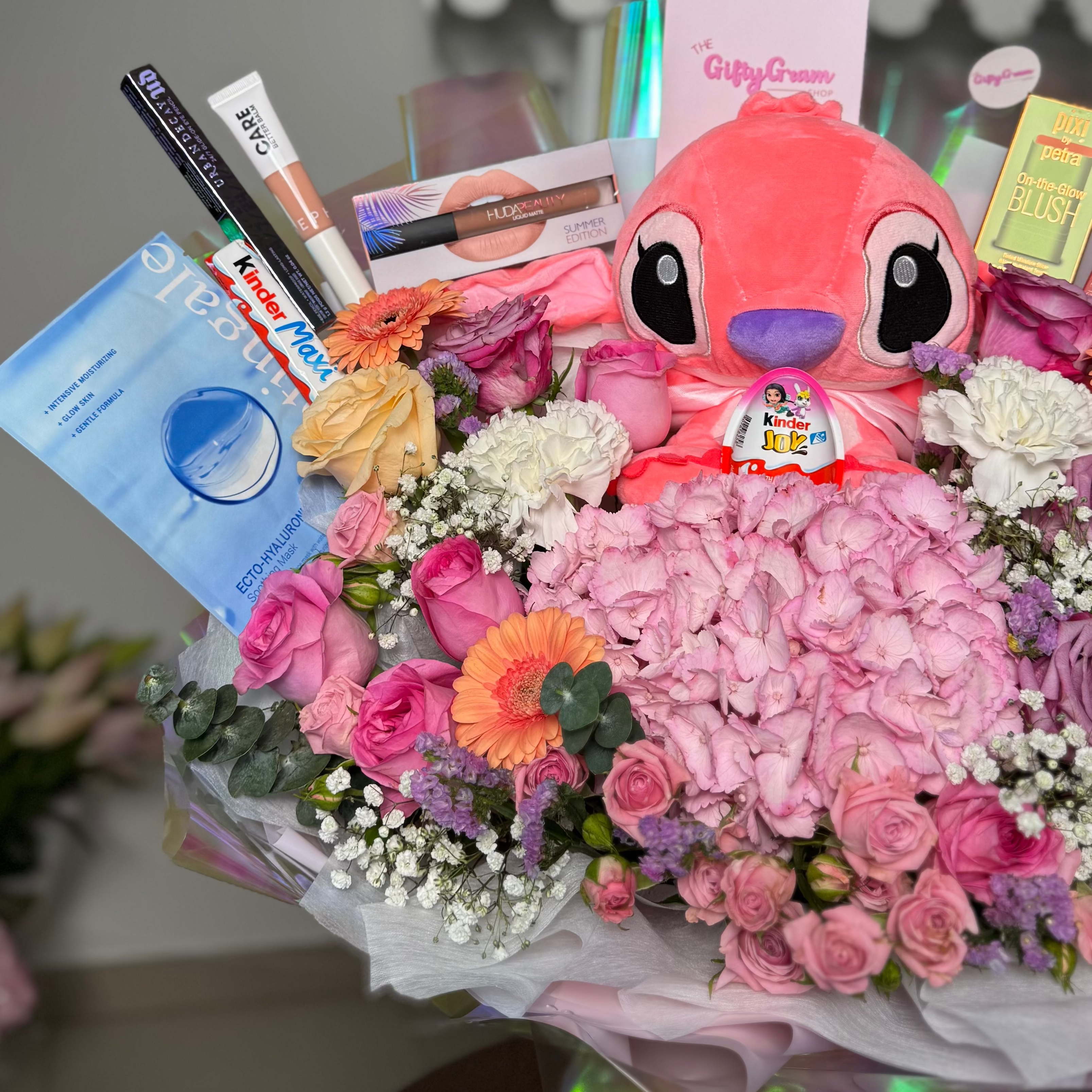 MakeUp Bouquet with pink stitch