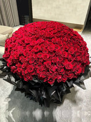 1000 Red Roses Bouquet – Luxury flower arrangement for weddings and special occasions