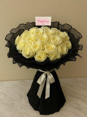 50 White Roses Athena