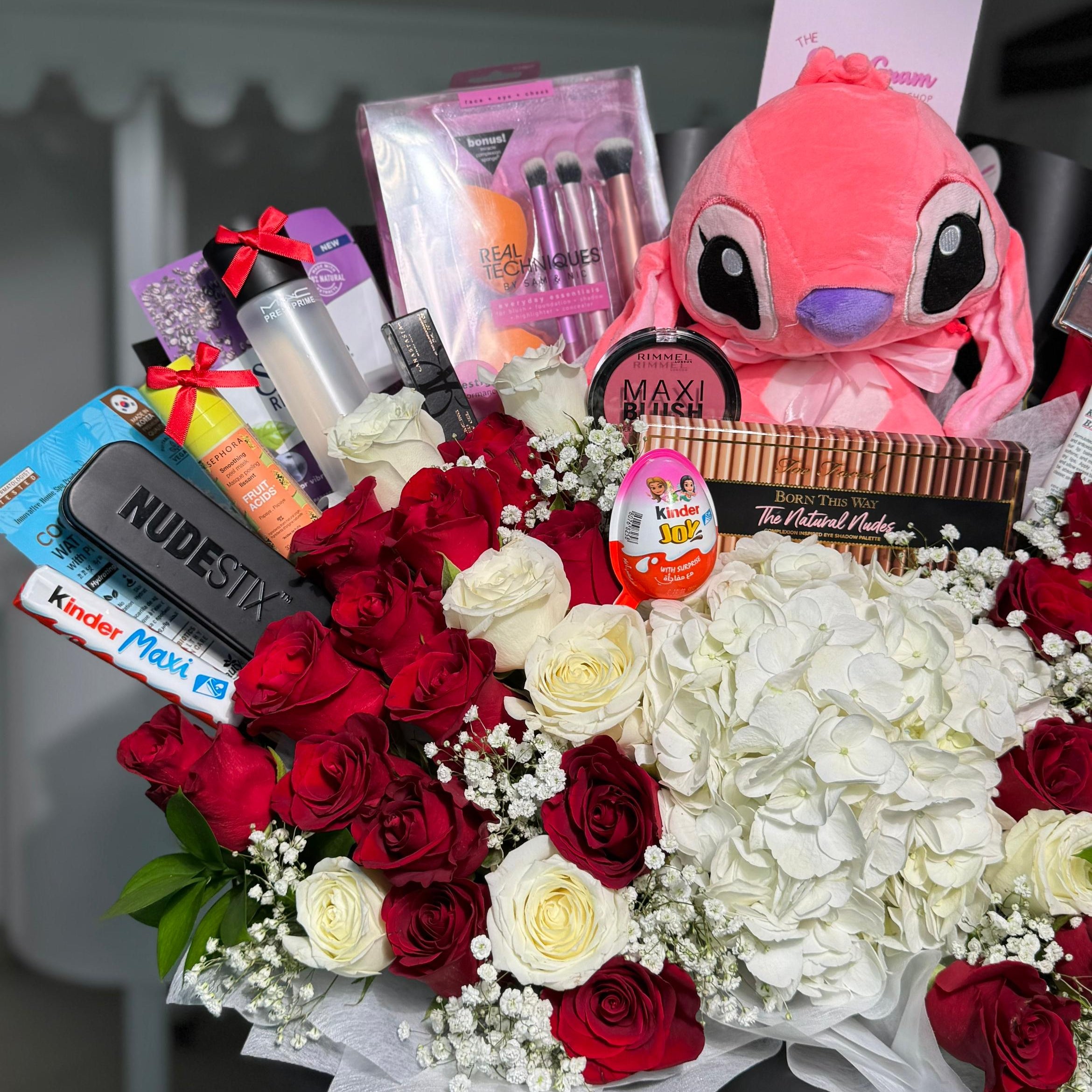 باقة مكياج الأكثر فخامة في العالم مع ورود وردية + ستيتش